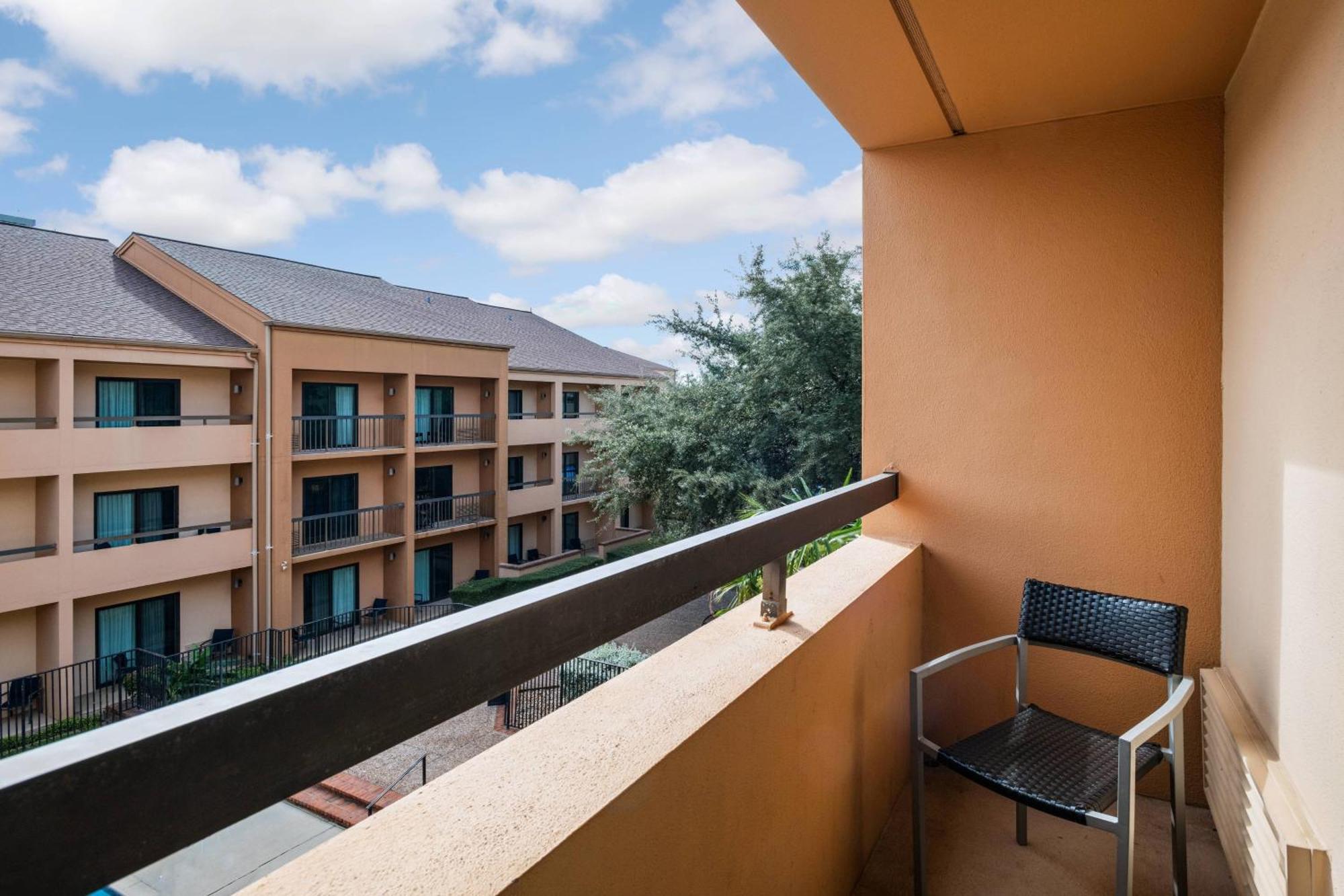 Hotel Courtyard By Marriott San Antonio Medical Center Exterior foto